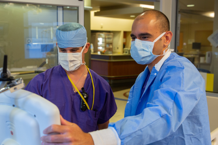 Conferência de equipe médica.