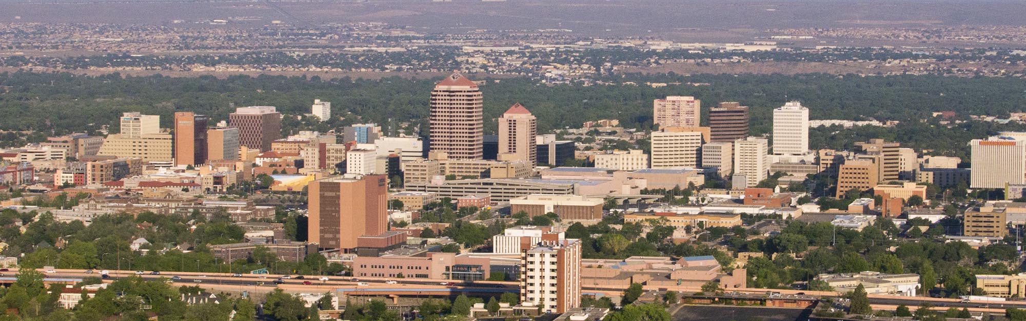 Nhìn từ trên không của trung tâm thành phố Albuquerque