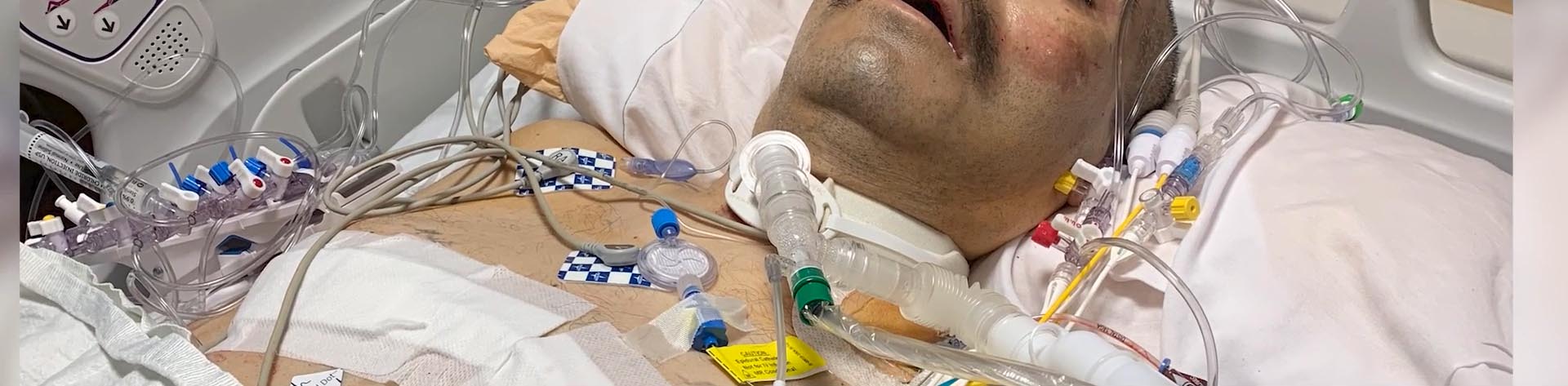 Jose Graciano in seinem Krankenhausbett, der sich von COVID erholt