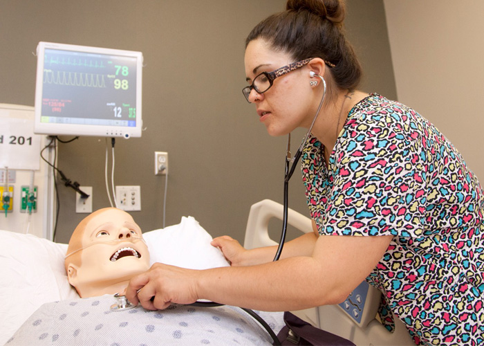 student in healthcare simulation