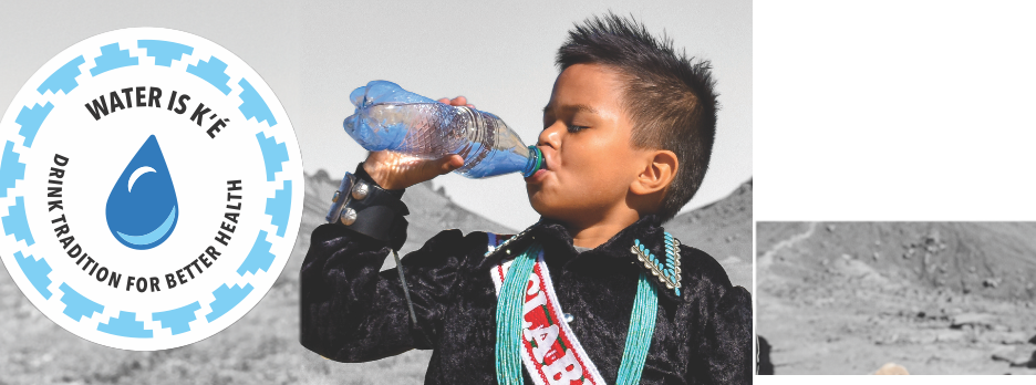 Bild eines Kindes, das Wasser trinkt