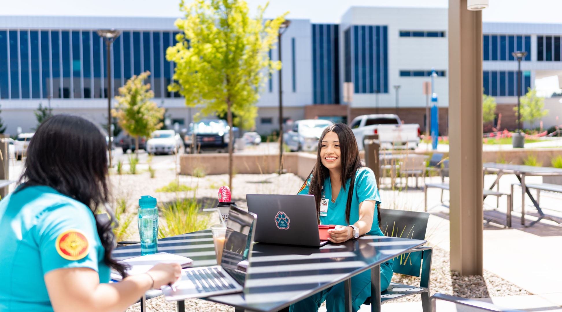 CON students study outside the building.
