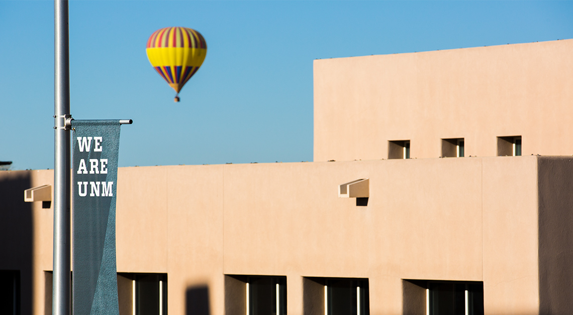 بالون فوق الحرم الجامعي