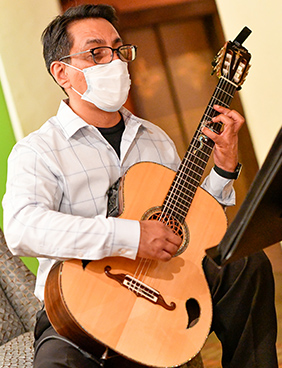 Pimentel guitarist